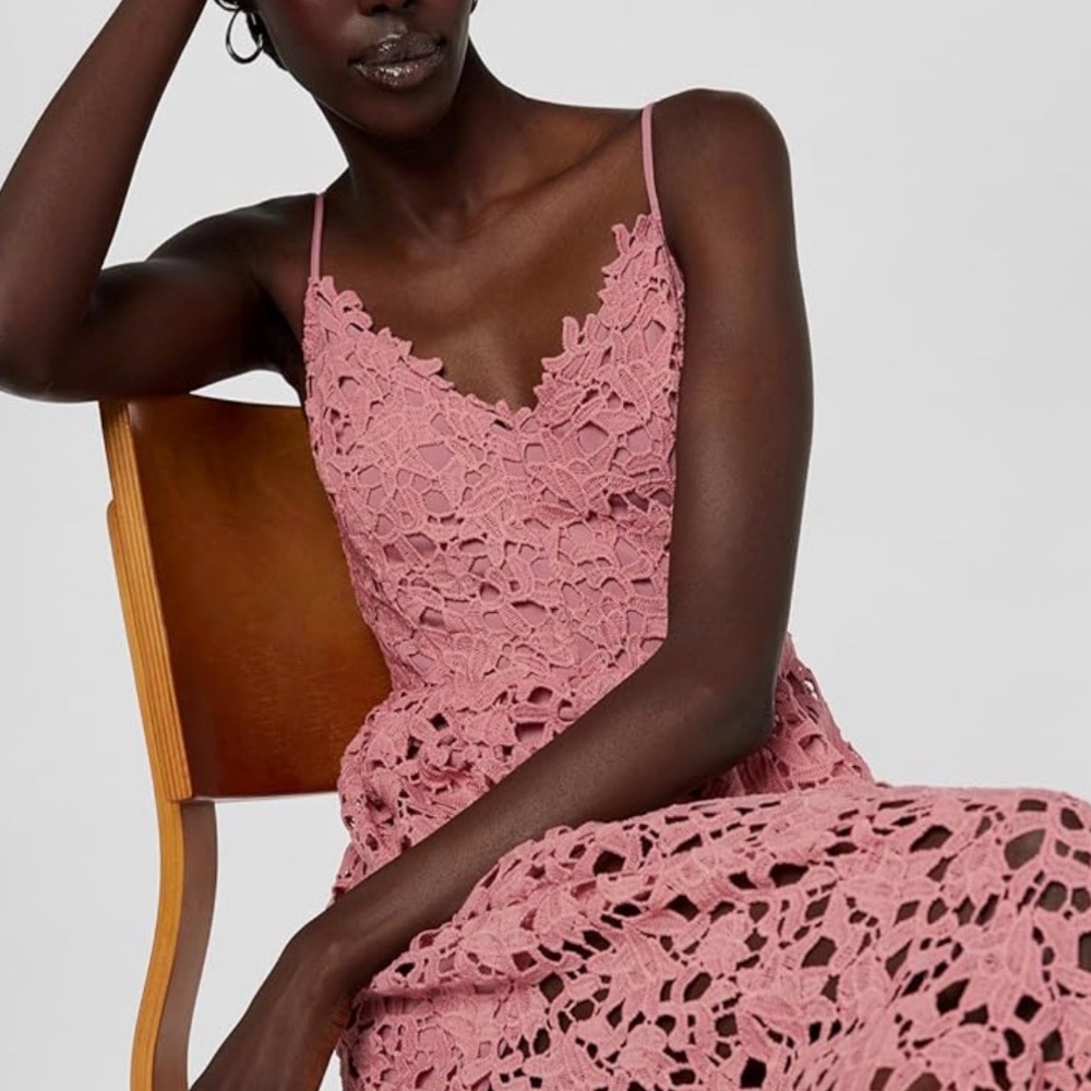ASTR The Label Womens Women's Sleeveless Lace Fit & Flare Midi Dress